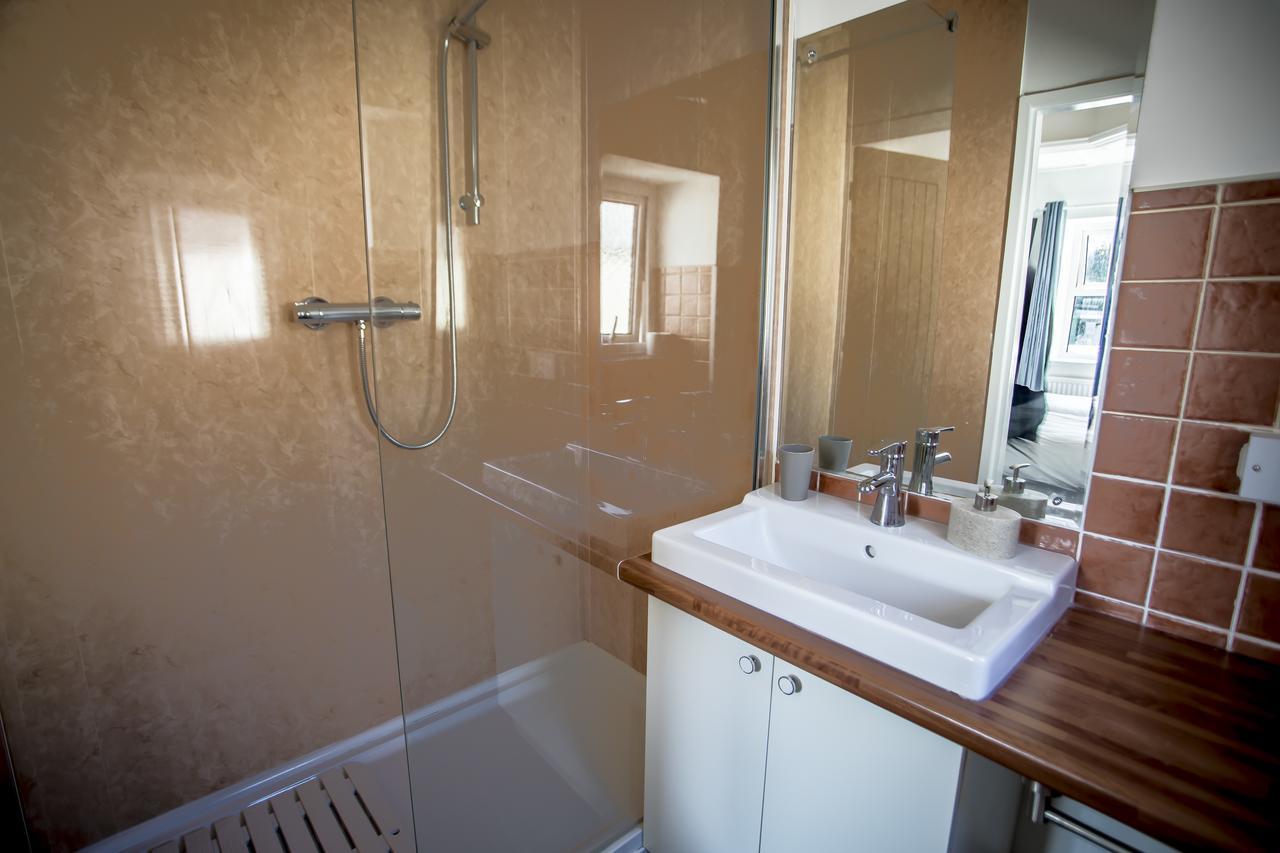 Waters Edge Holiday Apartments Benllech Eksteriør billede